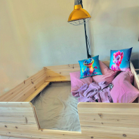 Wurfkiste eingerichtet mit Wärmedecke und Wärmelampe